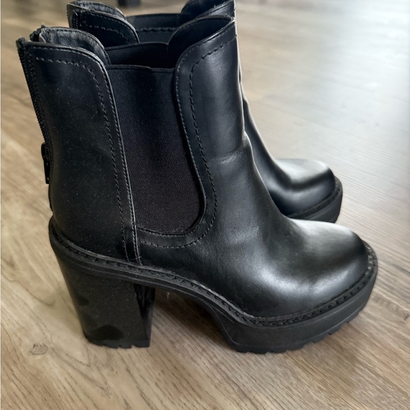 Madden Girl Black Ankle Booties with Platform Sole - Picture 4 of 4